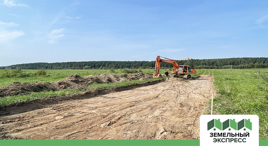 Нарезка внутрипоселковых дорог в поселке Фаворит
